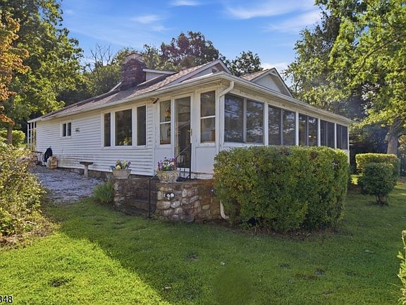 4th image of 25 Cottage Ave
