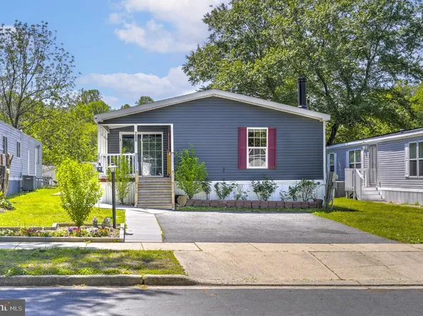 200 Boones Dr, Lothian, MD 20711