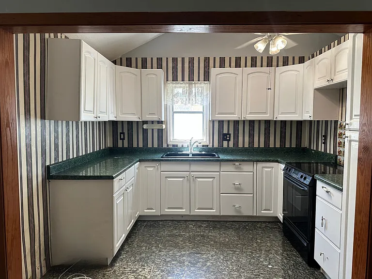 1139 Dudley Ln — Photo 4