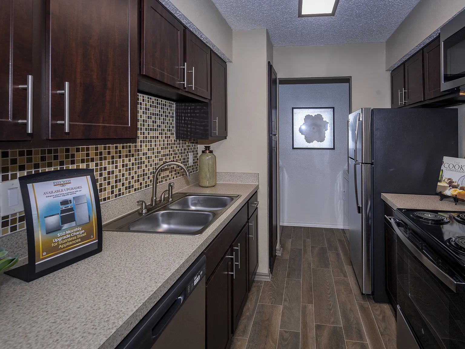 Park West Apartments — Photo 4
