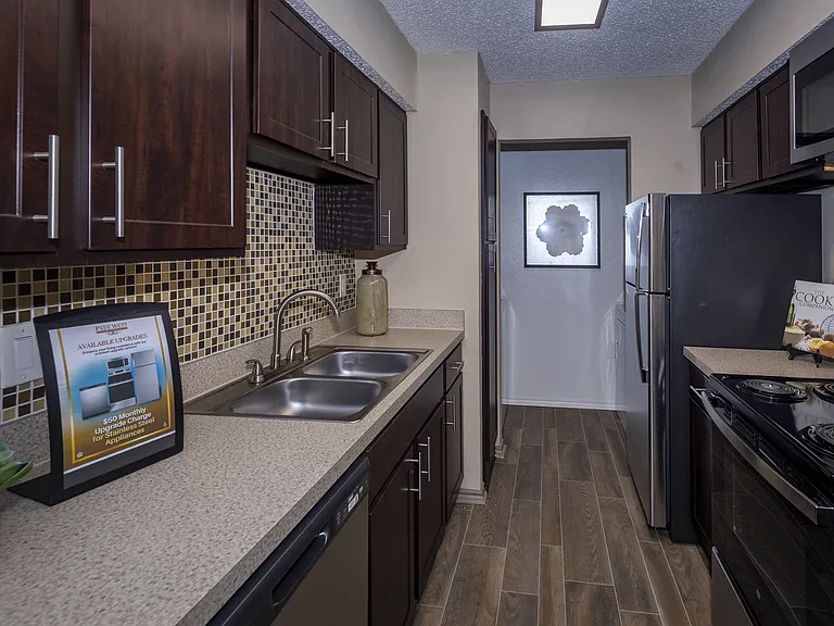 Park West Apartments — Photo 4
