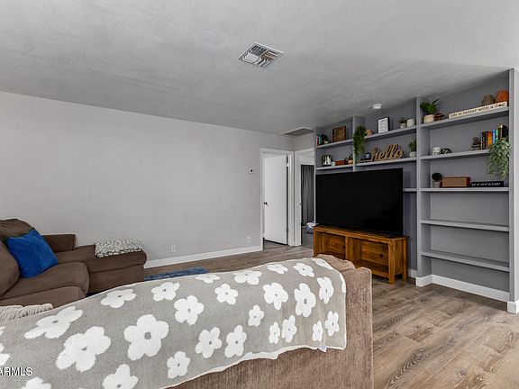5th image of 409 W BLACKHAWK Drive #5