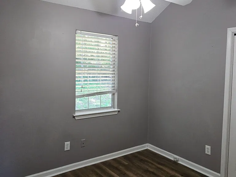 218 Preston Cir — Photo 41