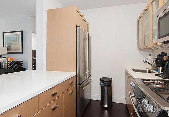 3rd image of 211 E 46th St #24E