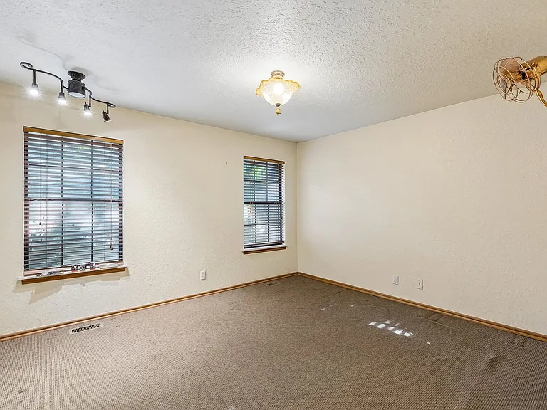 1820 Chelsea Dr — Photo 29