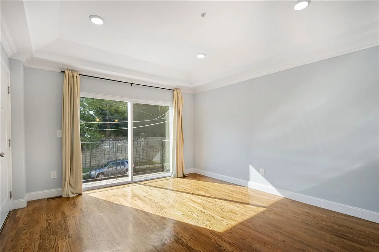 3 bed, $2,750 — Photo 2