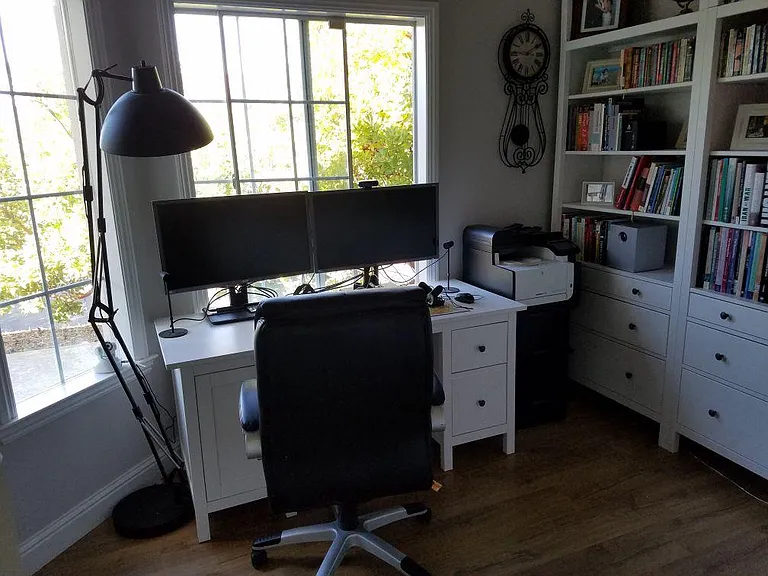 Library (third bedroom)