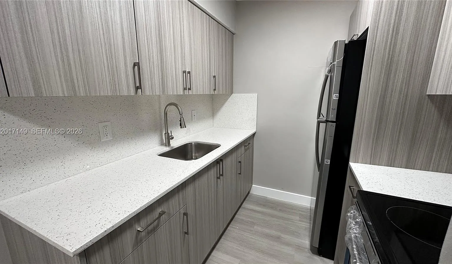2 bed, 1.0 bath, 3345 sqft, $2,100 — Photo 4