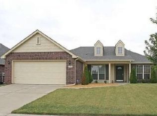 1004 N Sycamore St, Jenks, OK 74037