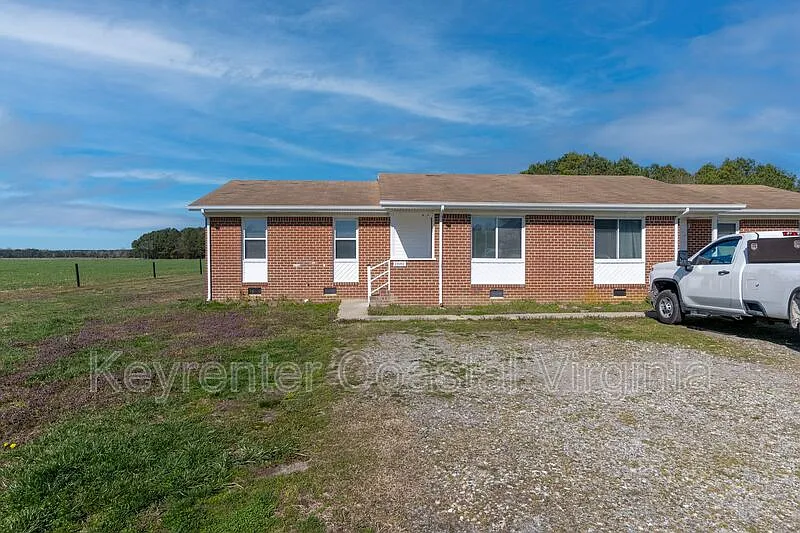 3 bed, 1.5 bath, 1064 sqft, $1,595 — Photo 1