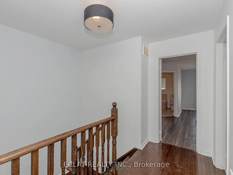 2 Lancaster Ct — Photo 26