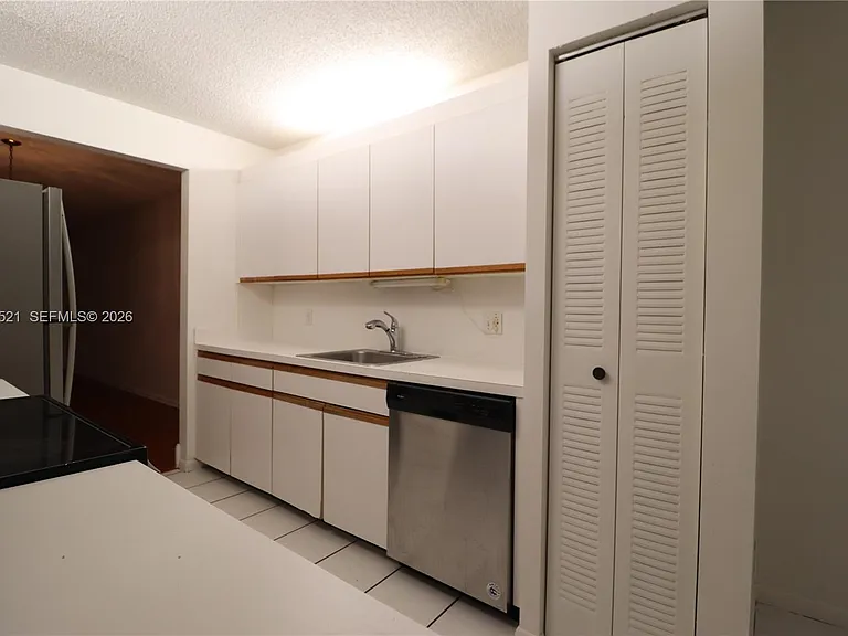 1200 SW 124th Ter #201O — Photo 8