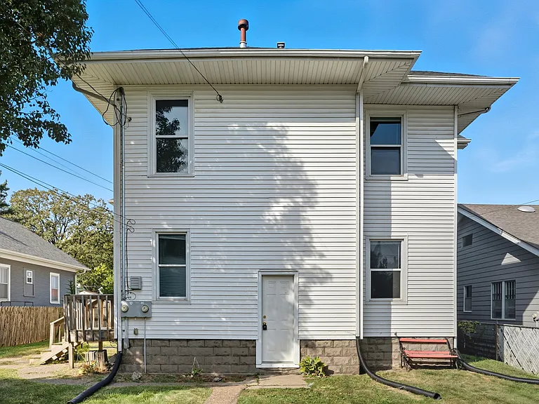 1719 Marquette St — Photo 2