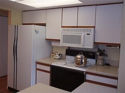 This very efficient kitchen has Corian counters, newer appliances and beutiful hardwood floors that 