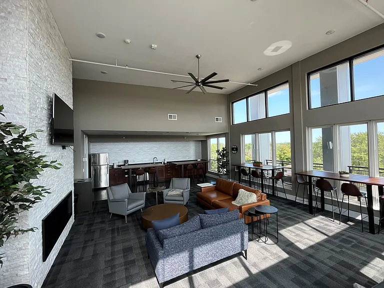 Lighthouse Lofts — Photo 11