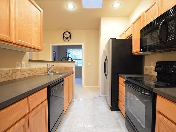 3rd image of 8945 Gravelly Lake Dr SW Unit 3