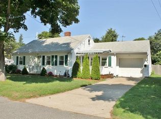 42 Robinson Rd, Falmouth, MA 02540