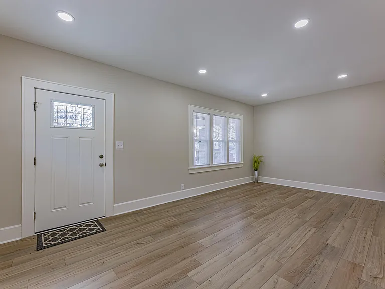 2727 Austin Ave — Photo 3