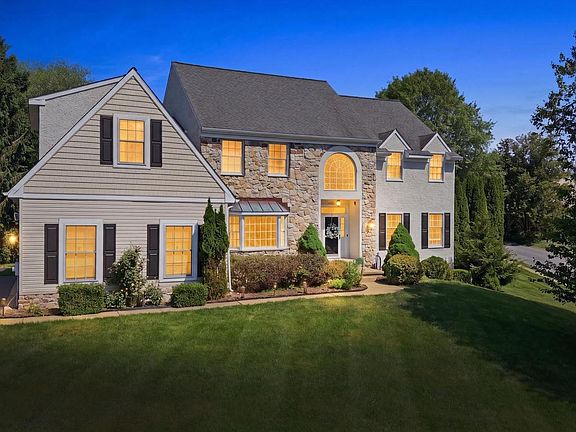2nd image of 706 Regency Hill Dr