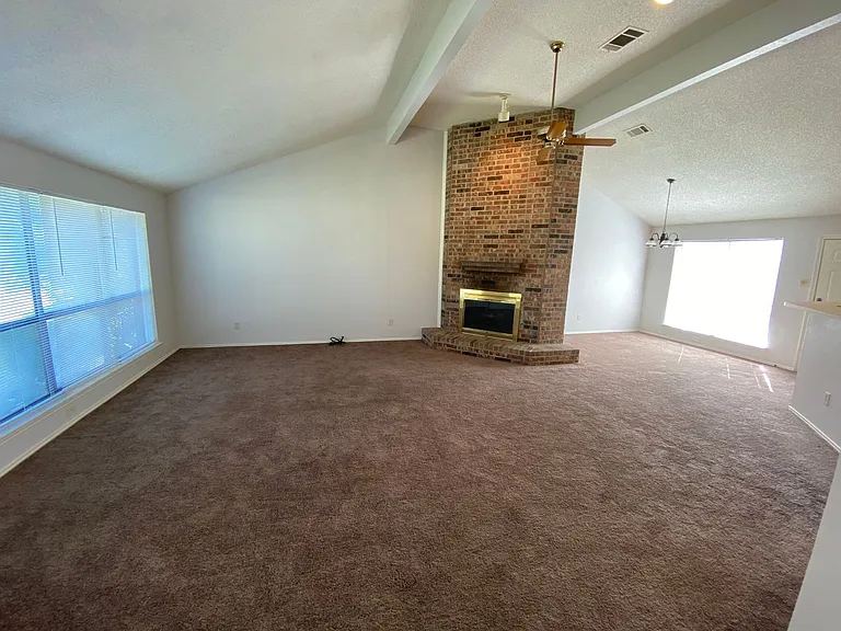 322 Quail Hollow Dr — Photo 3