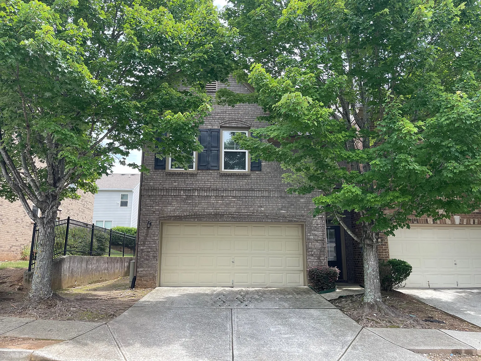 3 bed, 2.5 bath, 2043 sqft, $2,000 — Photo 1
