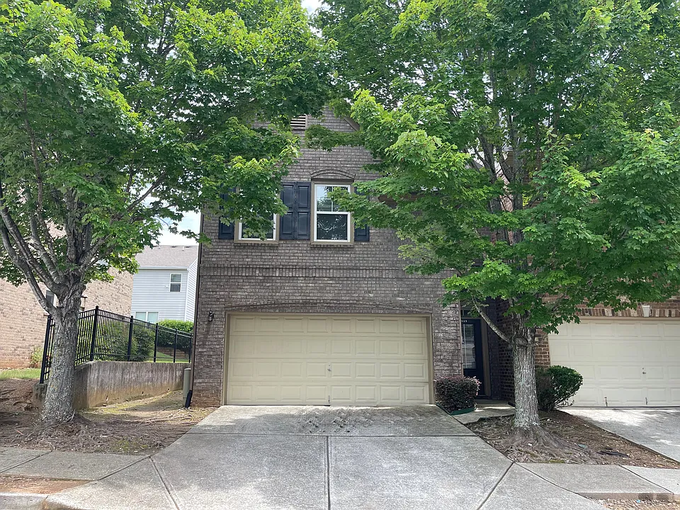 989 Parkside Wood Ct