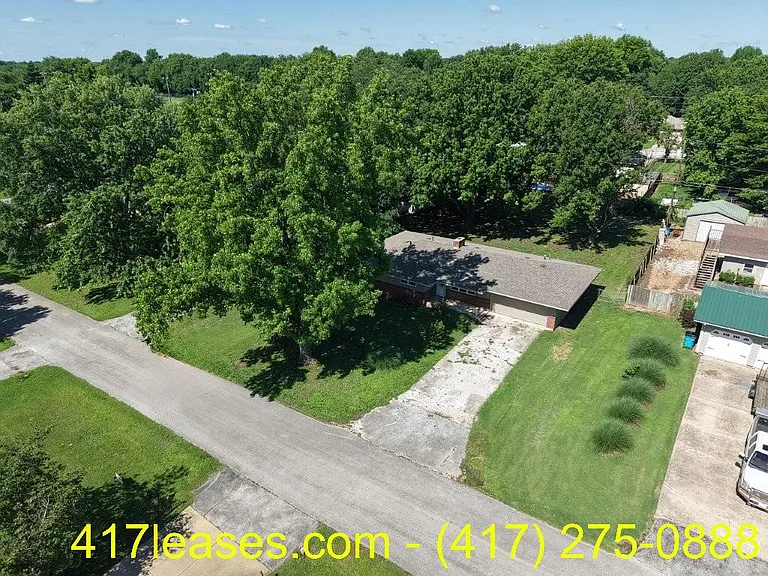 203 S White Oak Ave — Photo 3