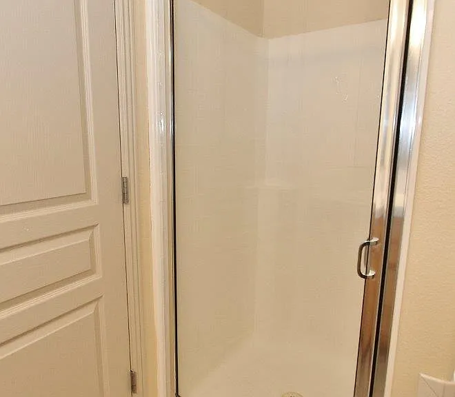 385 W Hale St — Photo 15