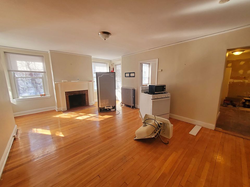 1st image of 7 Craigie Cir APT 1