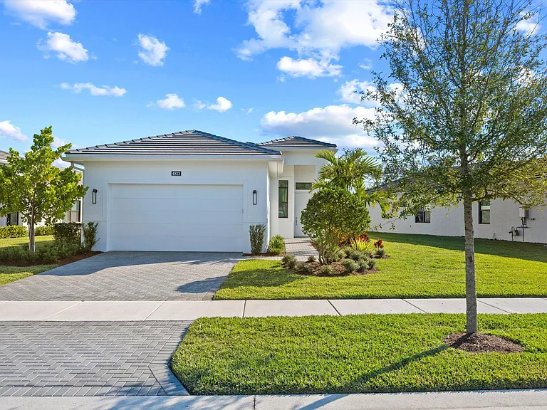 4823 Saint Armands Way — Photo 1