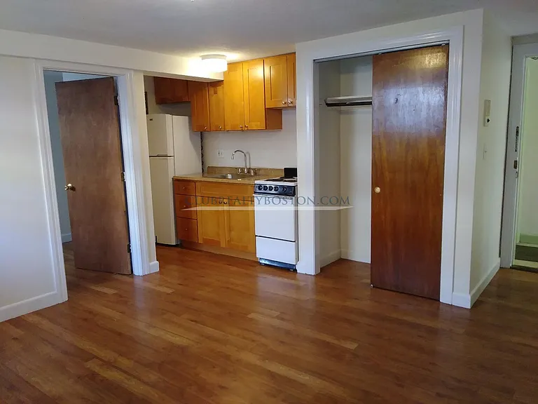 160 N Beacon St #1A — Photo 1