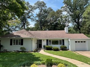 2812 N Dinwiddie St, Arlington, VA 22207