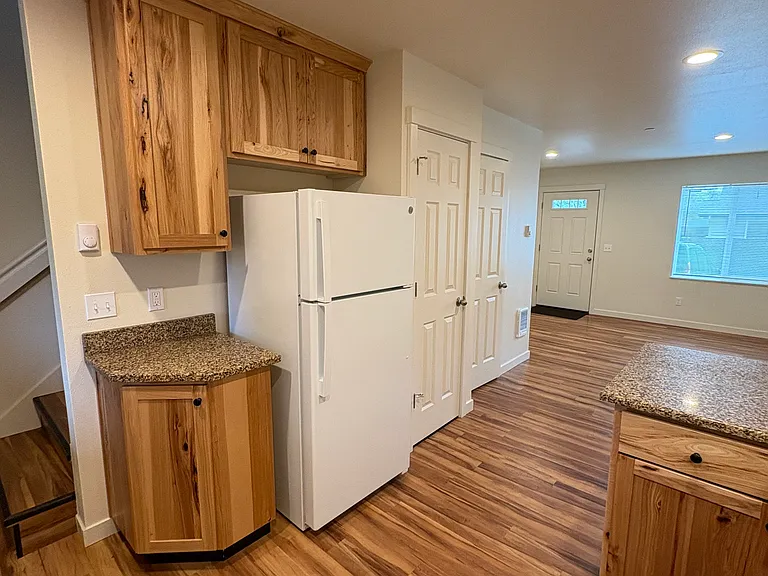 1842 City View St — Photo 2