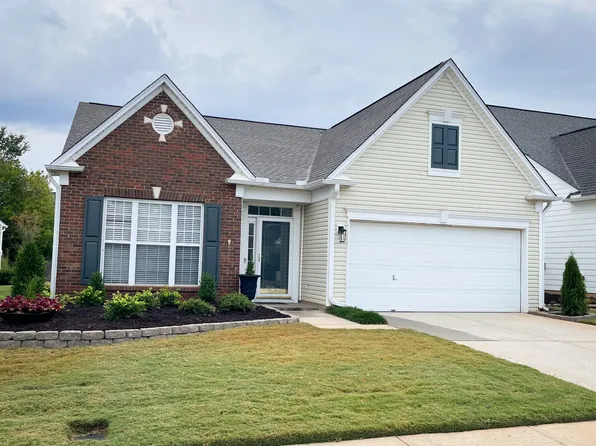 108 Saint James Place Dr, Greer, SC 29650