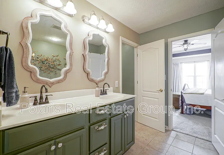 13535 Molique Blvd — Photo 35