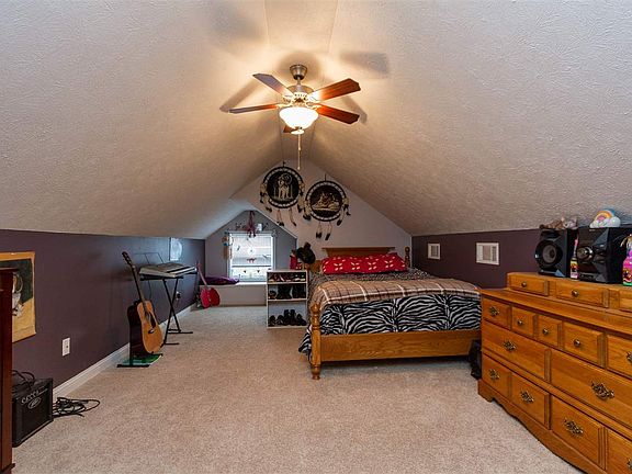 5th image of 910 Sugarberry Ave