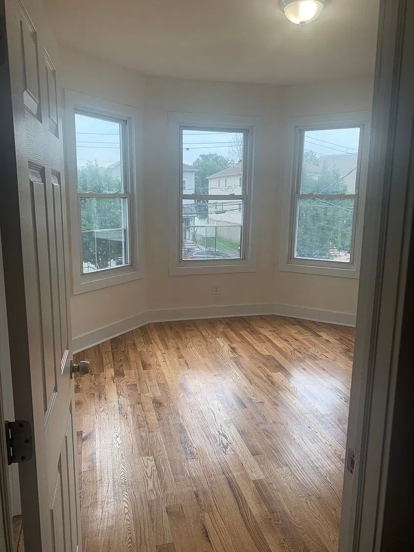 484 Irvine Turner — Photo 2
