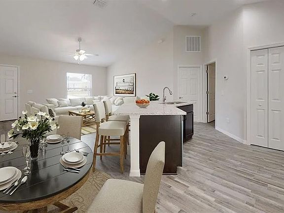 4th image of 2824 SW 161st Loop