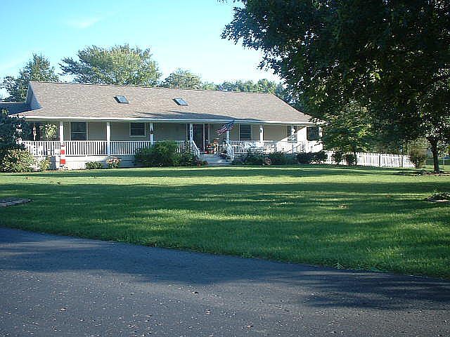 1st image of 811 E Park Dr