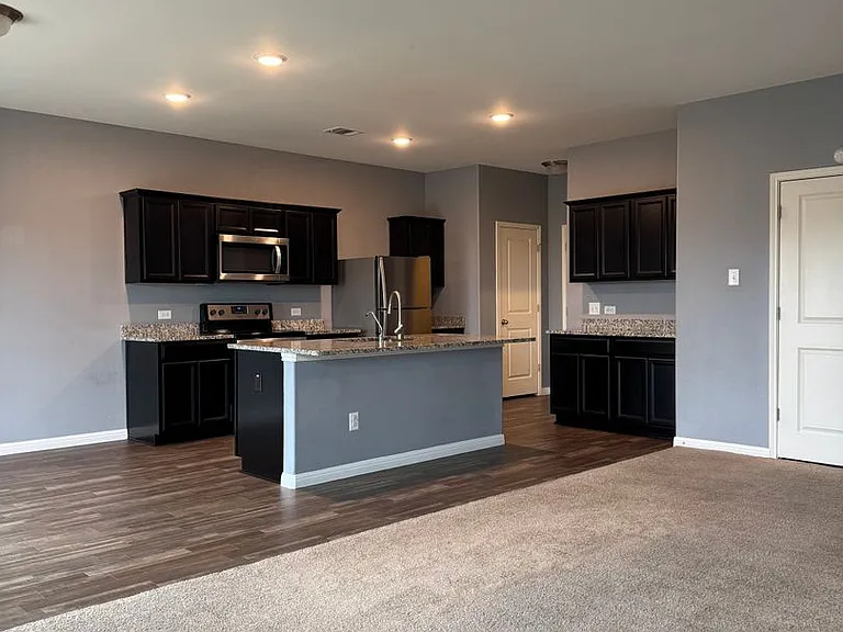 105 Rainey Dr — Photo 9