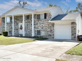 9902 Chapel Hill Rd, Louisville, KY 40229