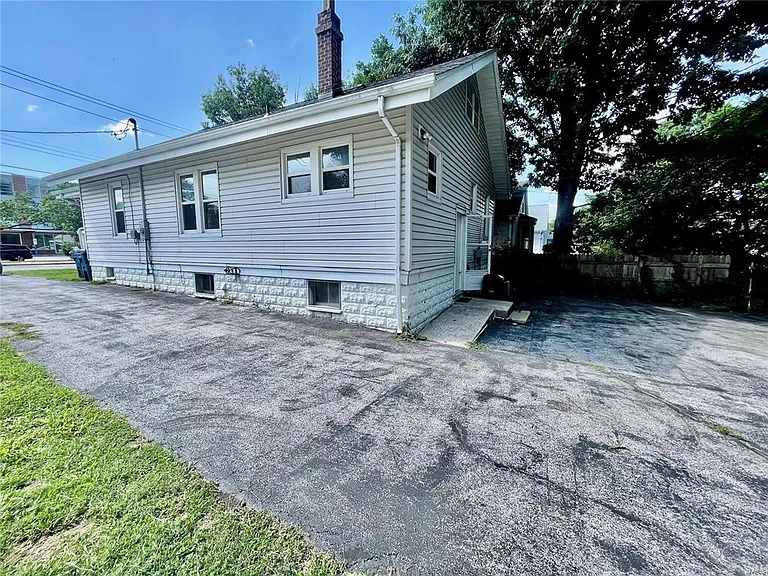 1623 Main St — Photo 25
