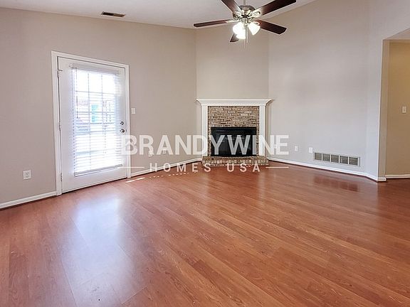 5th image of 460 Polk Manor Dr