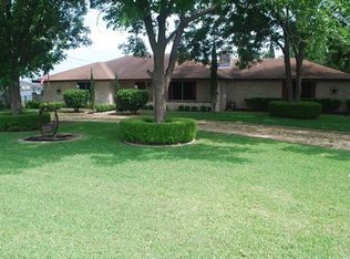 309 Carlos Parker Blvd NW, Taylor, TX 76574