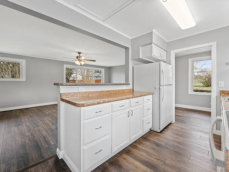 135 N Purdue Ave — Photo 18