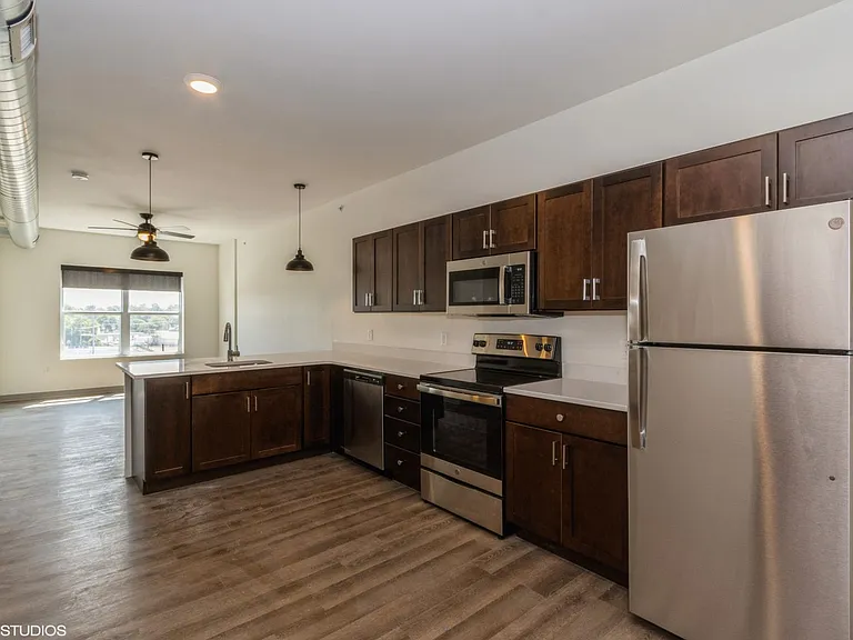 The Leo at the Hub Apartments — Photo 37