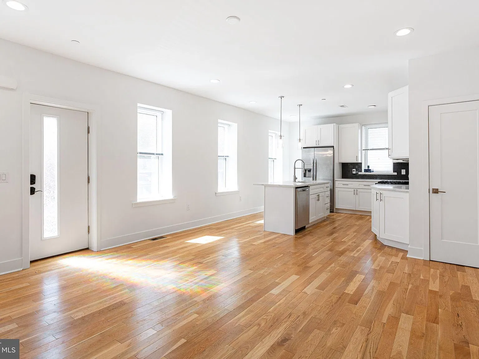 3 bed, 3.0 bath, 2511 sqft, $2,250 — Photo 4