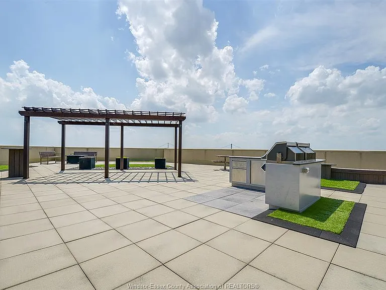 1225 Riverside Dr E #101 — Photo 35