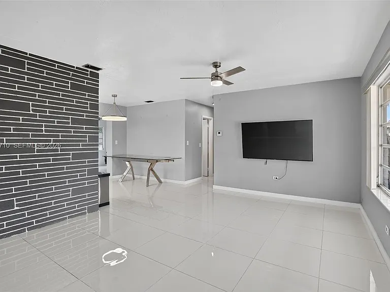 2331 Flamingo Dr — Photo 4