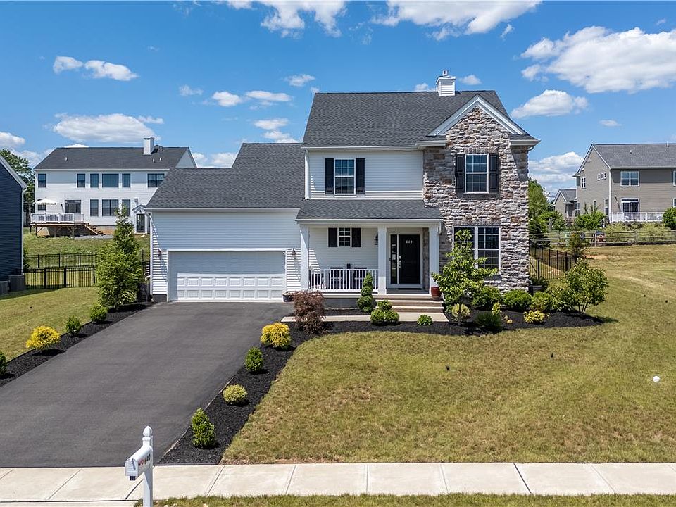 1st image of 640 Rinaldi Ln